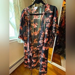 LuLaRoe Shirley kimono size small, floral, print on black